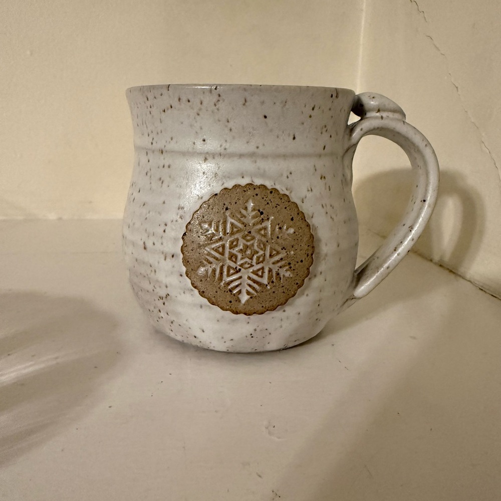 BRAND NEW IRENE POTTERY BARN SNOWFLAKE WINTER COFFEE MUG ☕️❄️